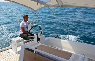 Sentado en el barco